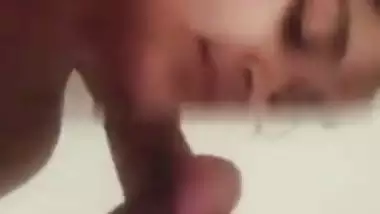 Village lady enjoys deep blowjob and desi chudai