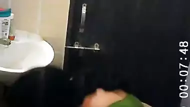 Slim aunty stripping saree and video recording bath