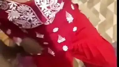 Nasty Desi XXX housewife giving a wet blowjob to her house owner MMS