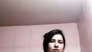 Paki aunty stripping bra and panty nude viral show