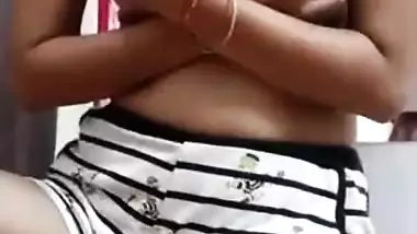 Young Desi colleen opens her XXX boobs and plays with them on camera