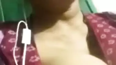 Malayali aunty showing boobs making a guy masturbate on the video call