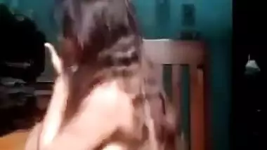 Chubby horny girl fingering pussy nude on cam