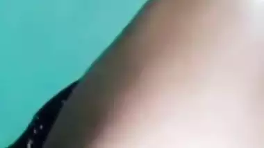 Chubby bhabhi naked pussy rubbing on video call