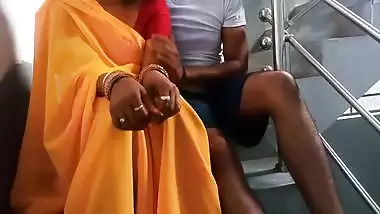 Roshani Bhabhi Ko Sidiyo Par Choda Khade Khade Jab Unka Bhaiya Se Jagda Hua